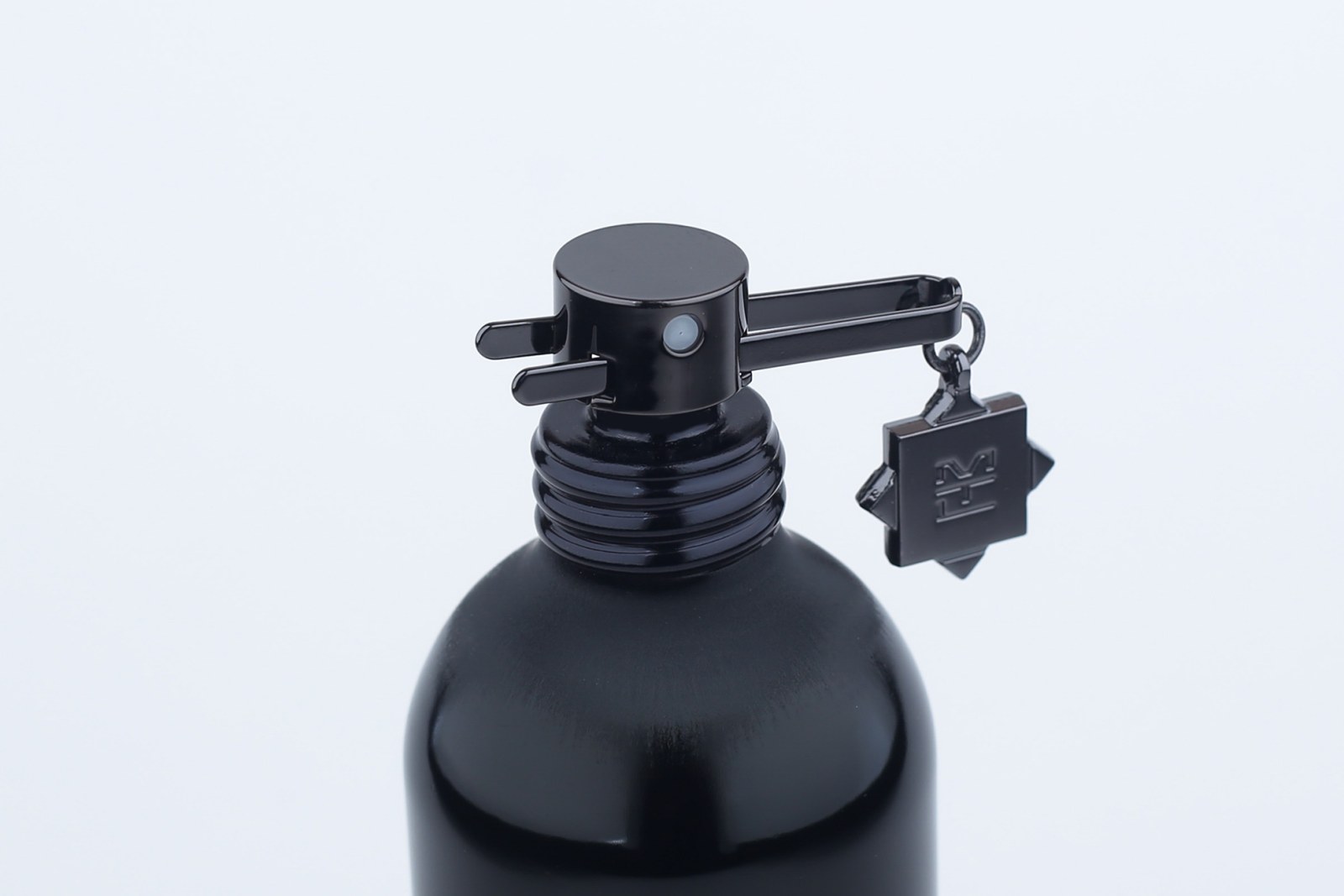 BLACK AOUD