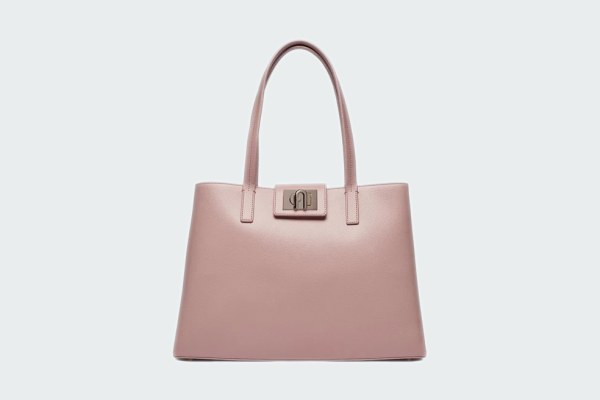 1927 L TOTE