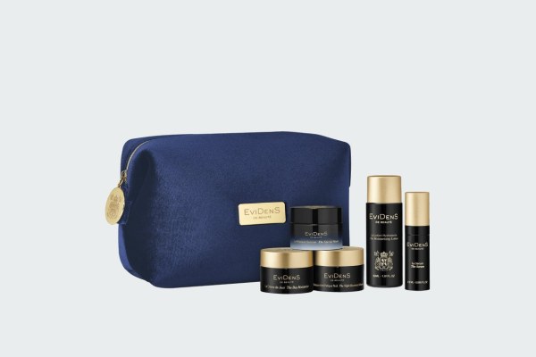 ESSENTIAL POUCH 