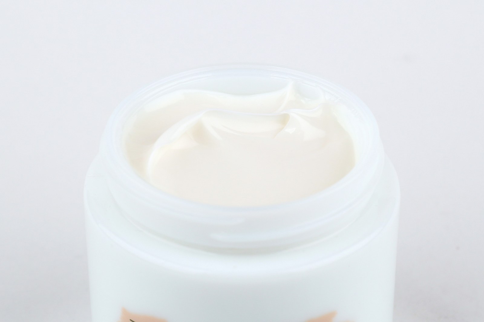 THE MOISTURIZING SOFT CREAM