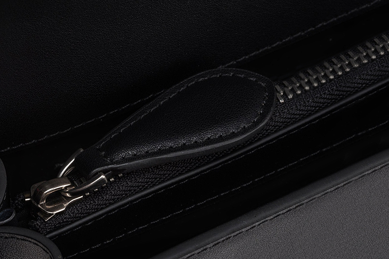 CLASSIC LOVE BAG ONE SIMPLY