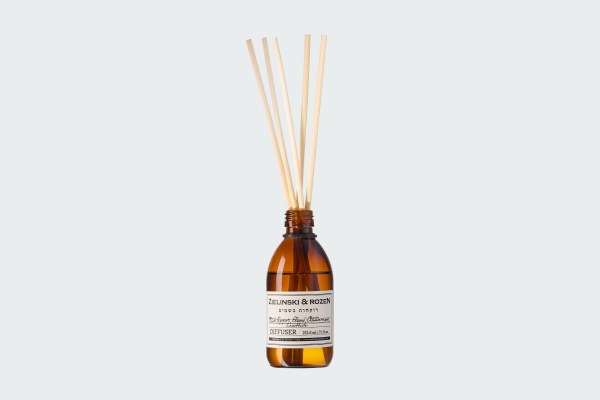PINK PEPPER, ELEMI, CINNAMON, LEATHER