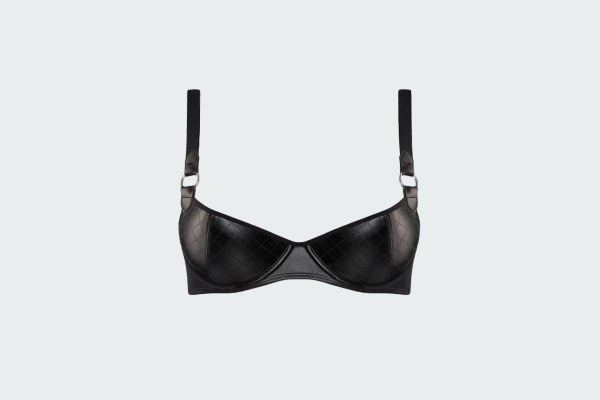 FEMME FATALE 