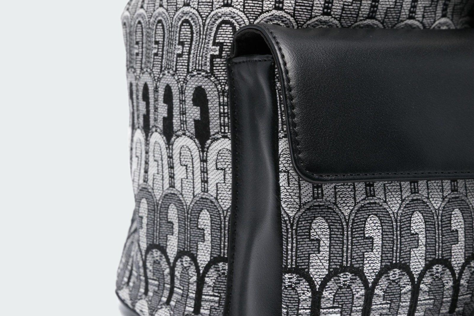 FLOW L BACKPACK