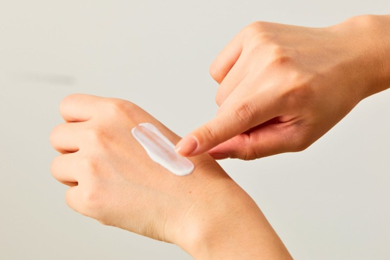 DAILY AIRFIT SUNSCREEN SPF50+