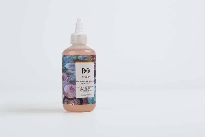 TEACUP PEACHOLINE + KOMBUCHA