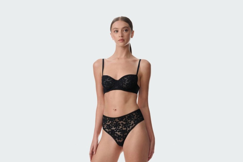 BOLD LACE