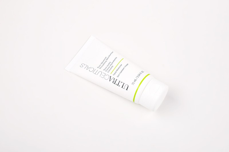 EVER SKINTONE SMOOTHING MOISTURISER