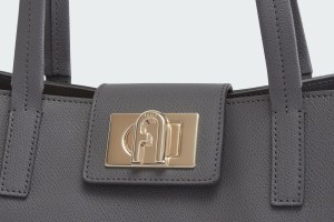 1927 L TOTE