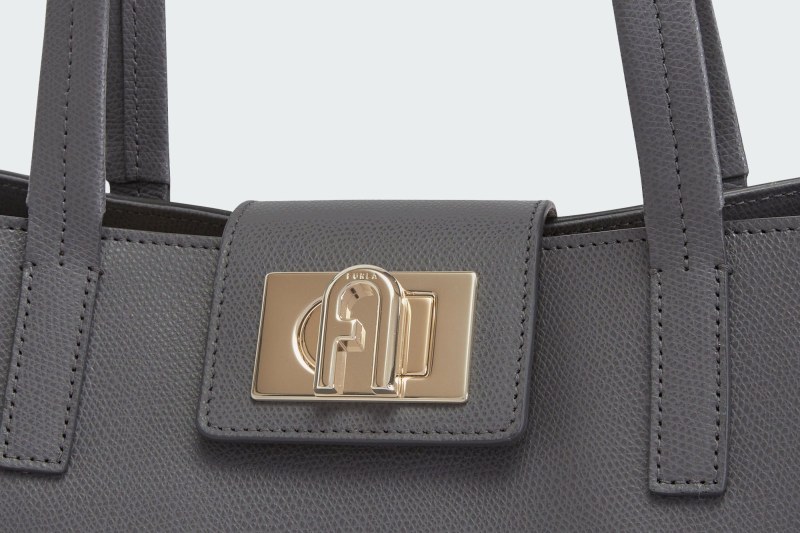 1927 L TOTE