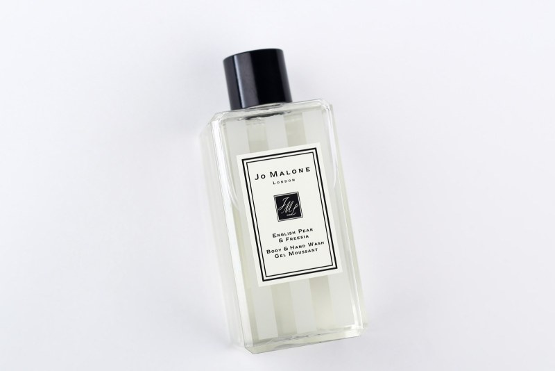 ENGLISH PEAR & FREESIA