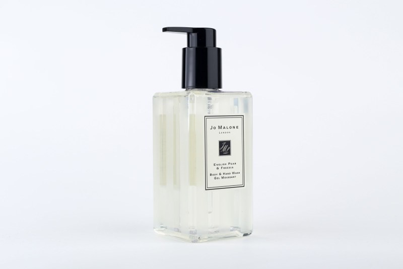ENGLISH PEAR & FREESIA