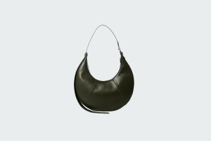 UNE FEMME OLIVE