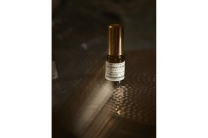 BLACK PEPPER, VETIVER, NEROLI, AMBER