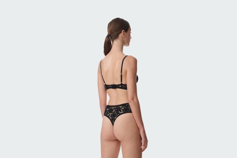 BOLD LACE