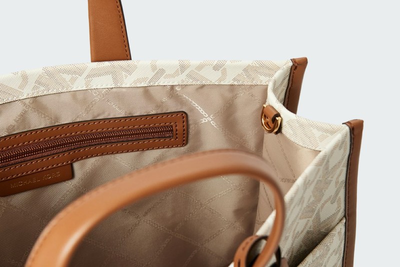 GIGI LARGE EMPIRE SIGNATURE LOGO TOTE BAG