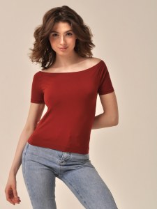 T-SHIRT OFF-SHOULDER