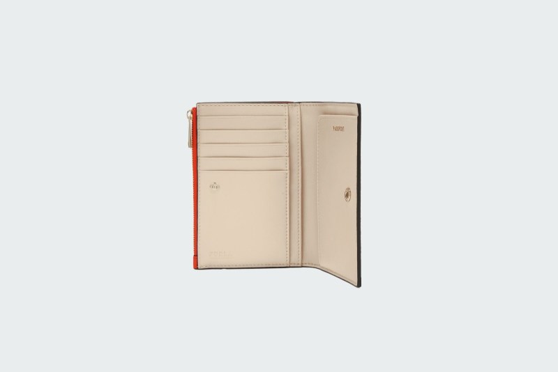 CAMELIA M PASSPORT HOLDER