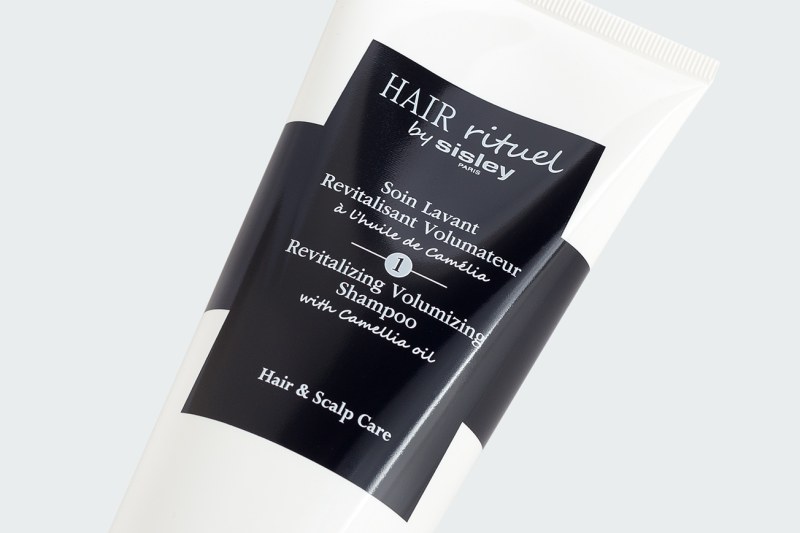 REVITALIZING VOLUMIZING SHAMPOO