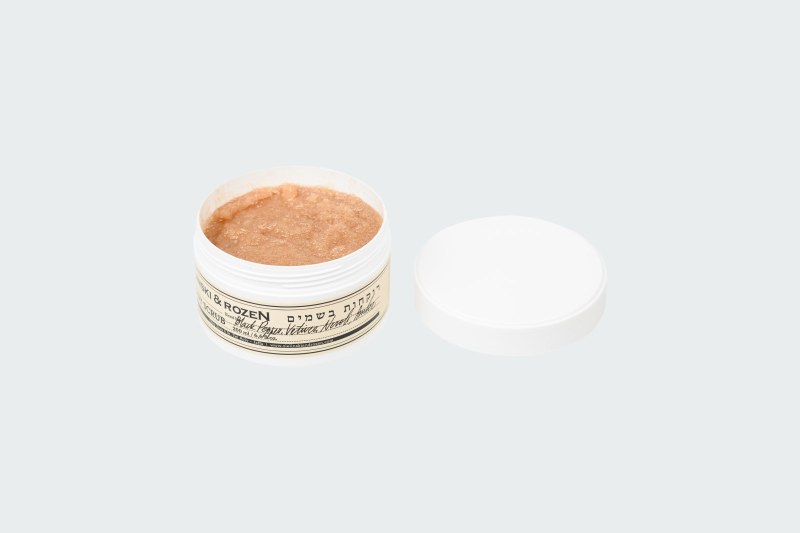 BLACK PEPPER, VETIVER, NEROLI, AMBER
