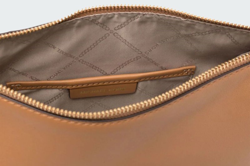 KENDALL LARGE CHAIN MESSENGER BAG