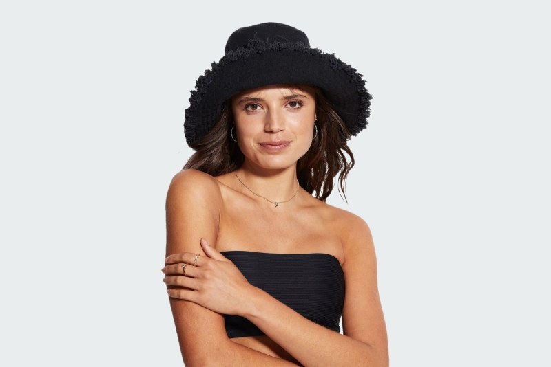 FRINGE BUCKET HAT