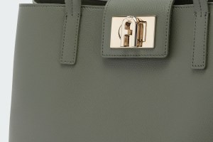 1927 L TOTE