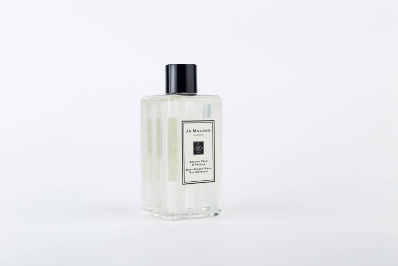 ENGLISH PEAR & FREESIA
