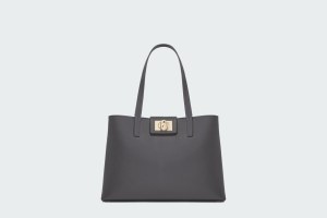 1927 L TOTE