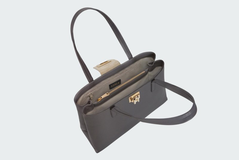 1927 L TOTE
