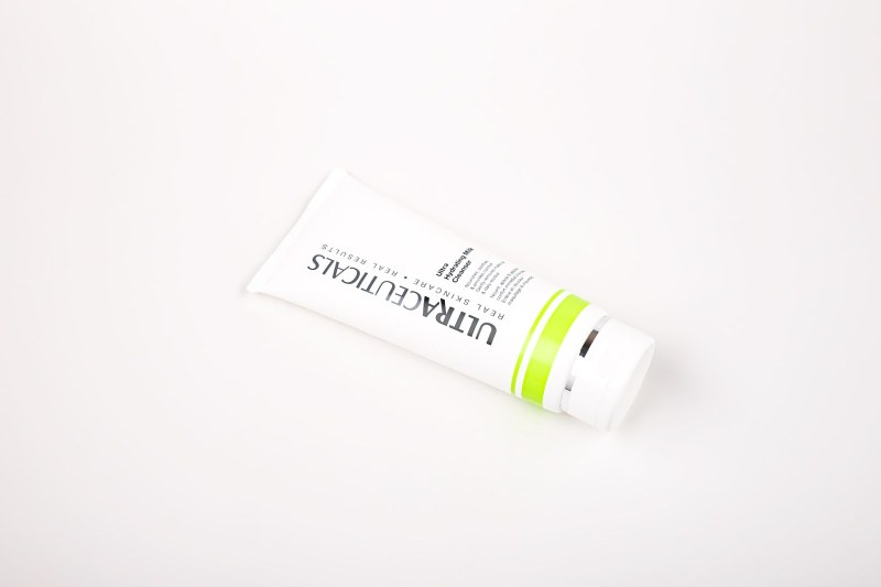 HYDRATING MILK CLEANSER
