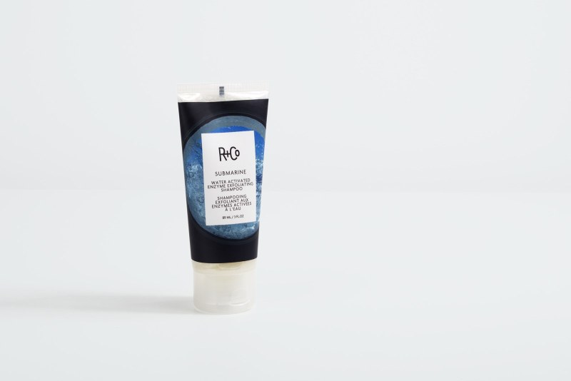 SUBMARINE EXFOLIATING SHAMPOO