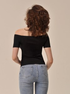 T-SHIRT OFF-SHOULDER