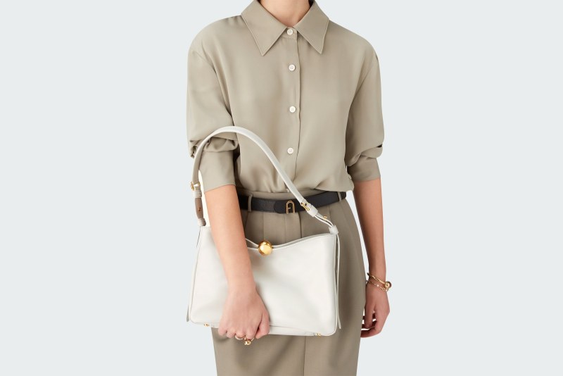 SFERA SOFT M SHOULDER BAG