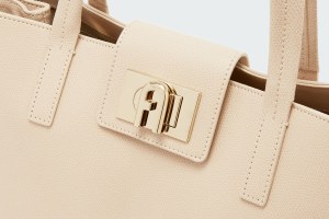 1927 L TOTE
