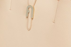 SOFIA L TOTE