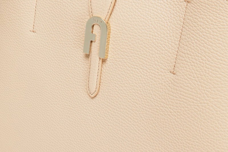 SOFIA L TOTE